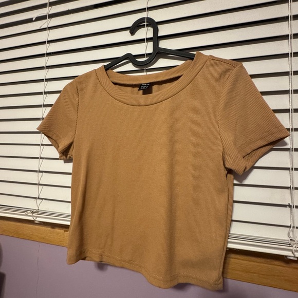 SHEIN Camel Ribbed Crop Top - Picture 3 of 3